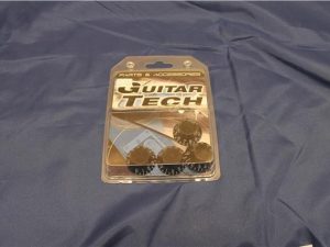 The Guitar Tech GT507 Bell Type Control Knobs come in a pack of 4. There are 2 volume and 2 tone controls included.