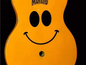 Mahalo Smiley Face UH1-H Ukulele Wall Hanger