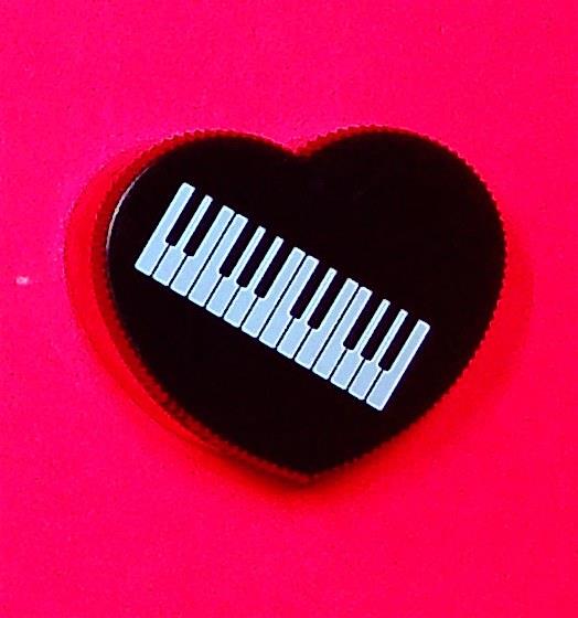 https://shared1.ad-lister.co.uk/UserImages/04d903ed-fca1-47f6-8664-73aff100945d/Img/musicalacce/173500004.jpg