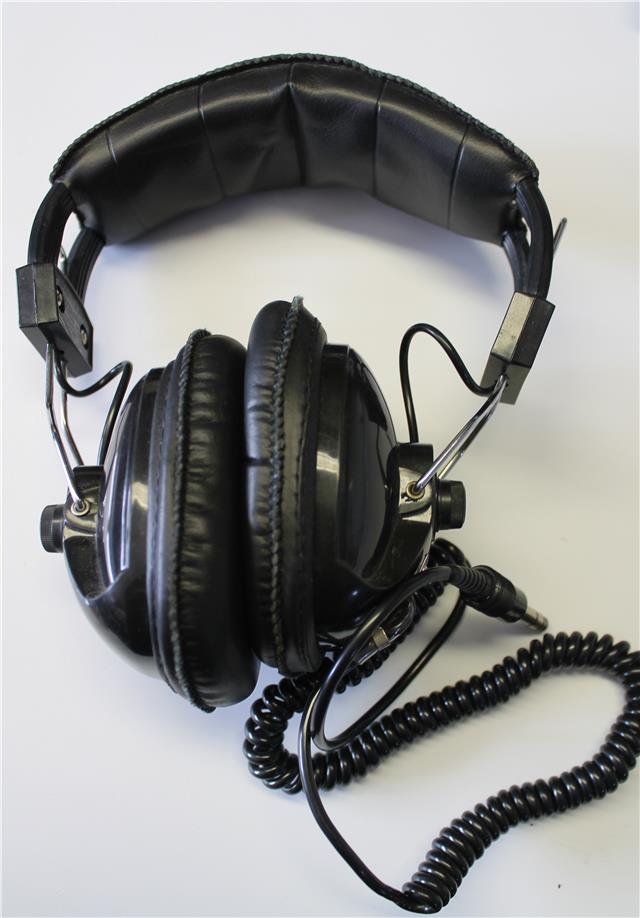 https://shared1.ad-lister.co.uk/UserImages/04d903ed-fca1-47f6-8664-73aff100945d/Img/headphones/OGPN-004769-(2).JPG