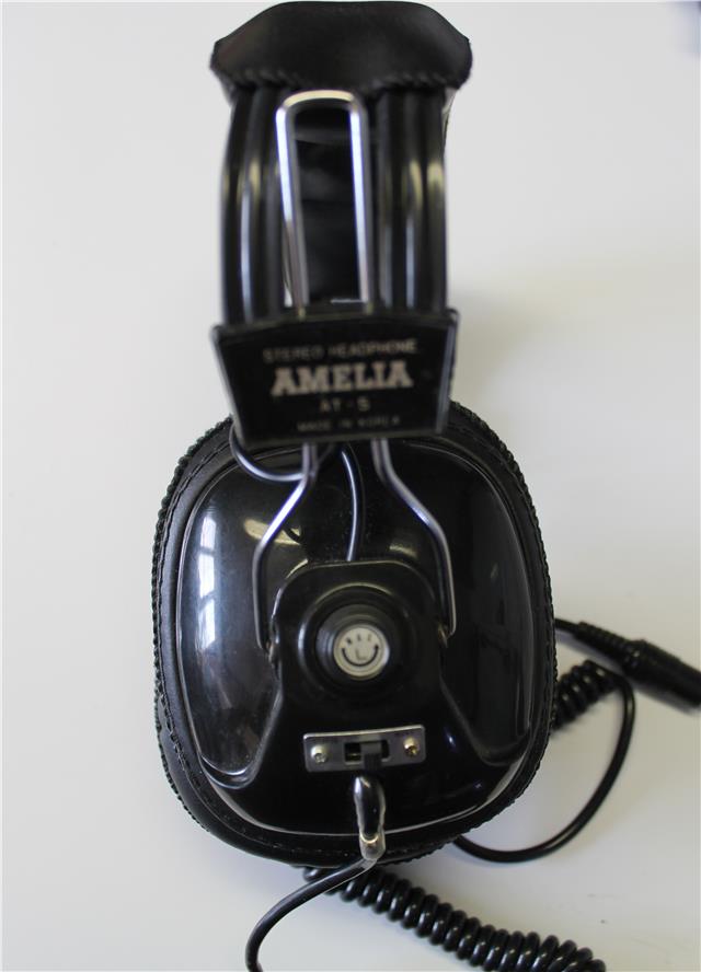 https://shared1.ad-lister.co.uk/UserImages/04d903ed-fca1-47f6-8664-73aff100945d/Img/headphones/OGPN-004769-(3).JPG