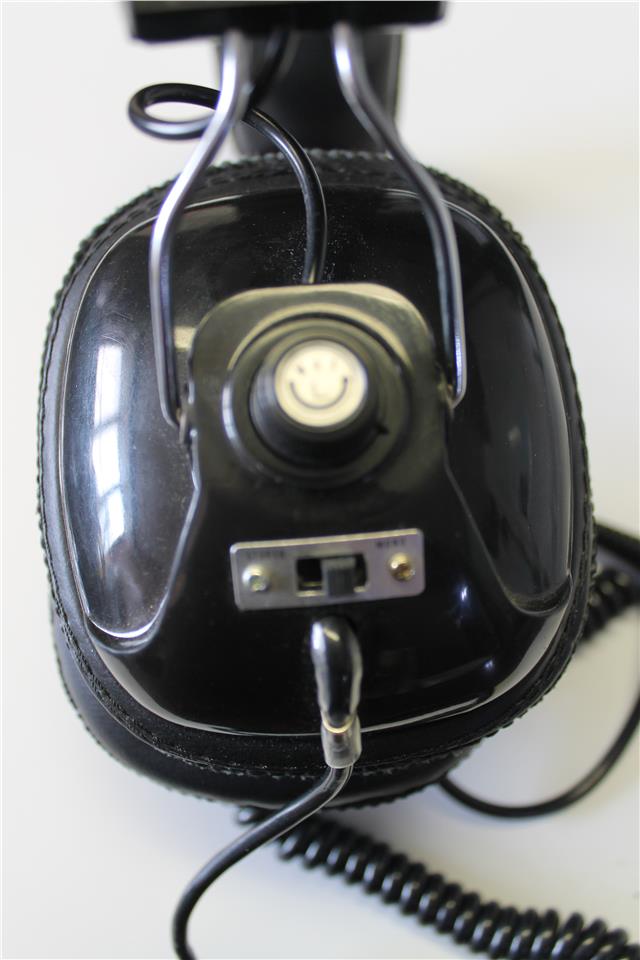 https://shared1.ad-lister.co.uk/UserImages/04d903ed-fca1-47f6-8664-73aff100945d/Img/headphones/OGPN-004769-(4).JPG