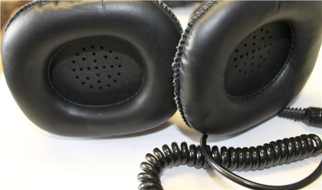 https://shared1.ad-lister.co.uk/UserImages/04d903ed-fca1-47f6-8664-73aff100945d/Img/headphones/OGPN-004769-(5).JPG
