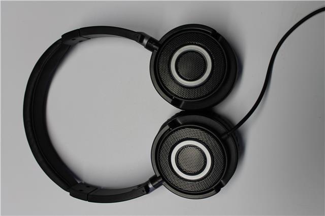 https://shared1.ad-lister.co.uk/UserImages/04d903ed-fca1-47f6-8664-73aff100945d/Img/headphones/OGPN-00508700006.JPG